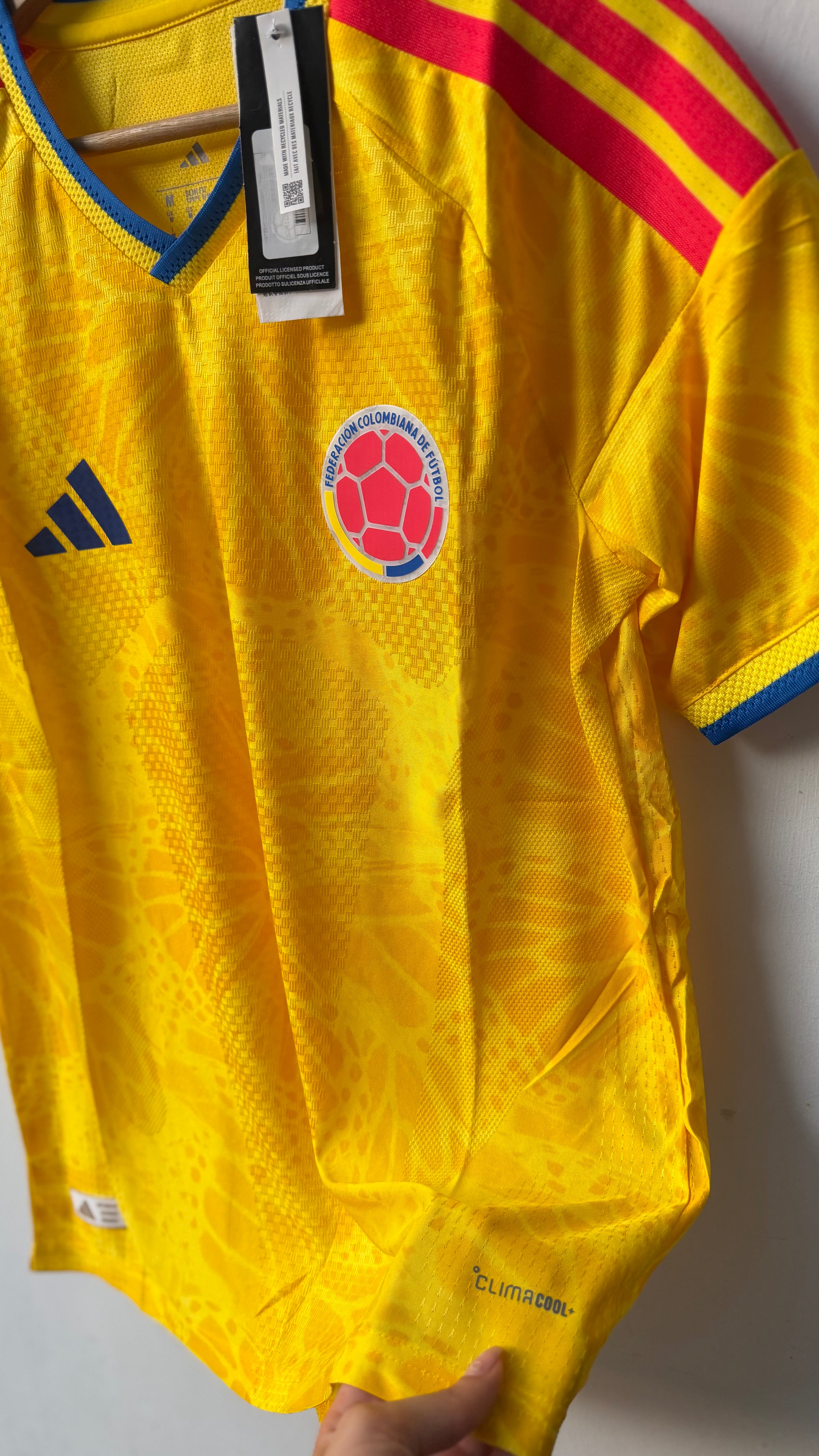 PLAYER AMARILLA HOMBRE